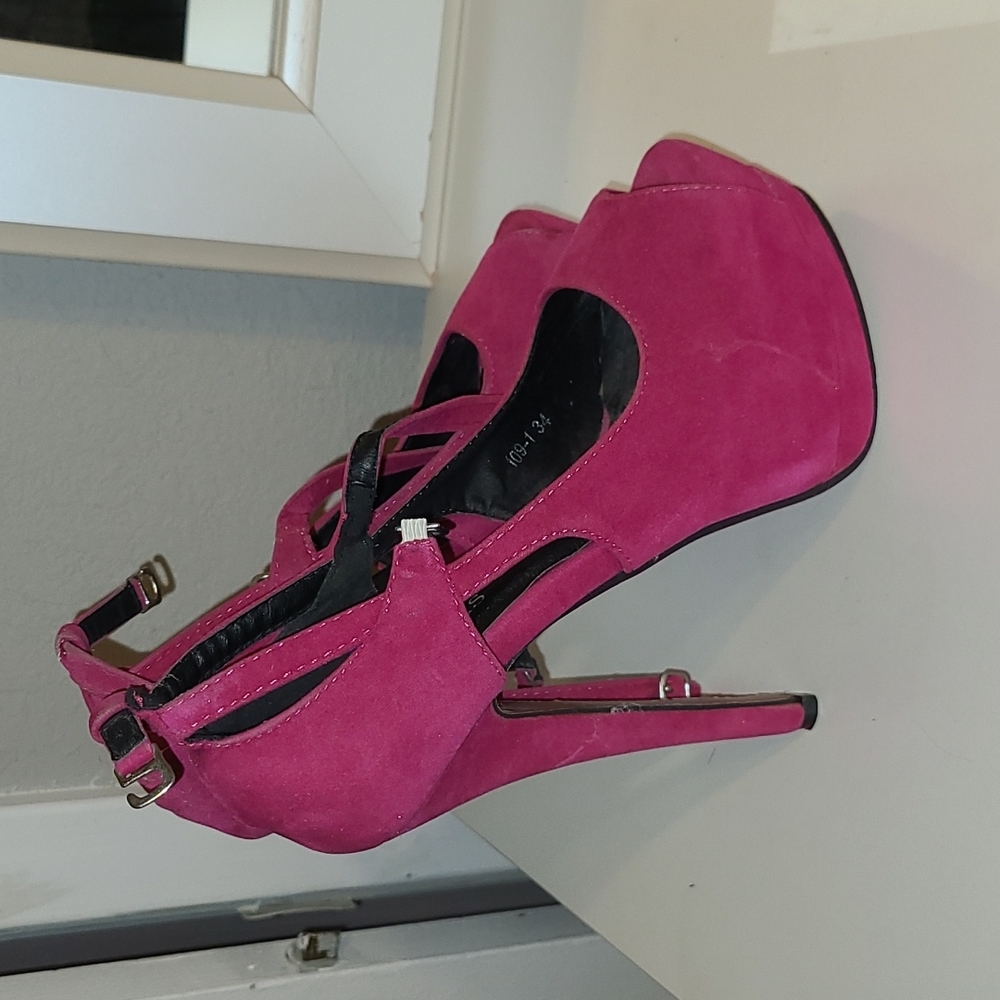 High heels - Picture 4 of 10